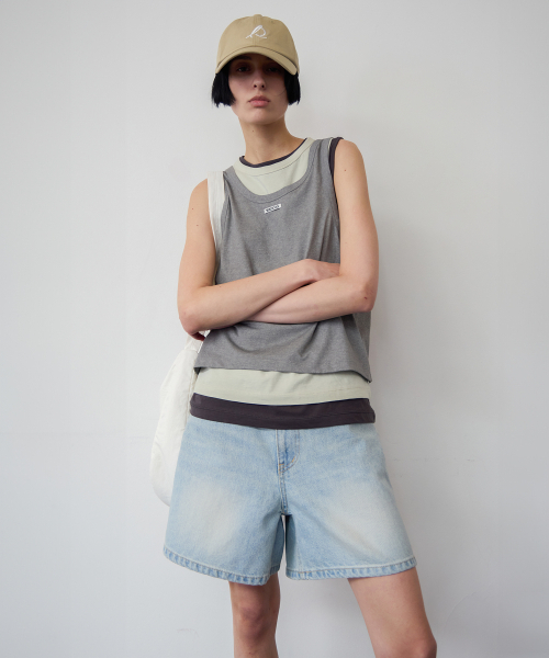 LEVAR(レバー)の「Classic Staple Denim Shorts - Light Blue(その他パンツ・レディース・ライトブルー・LARGE/SMALL/MEDIUM)」の2枚目の写真