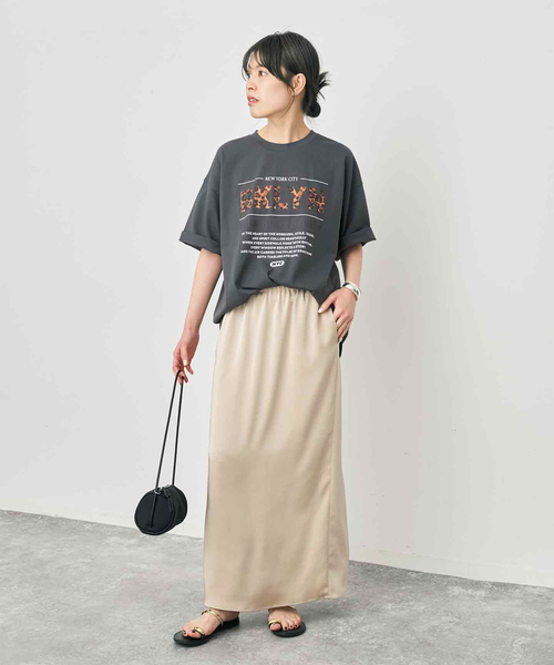Spick & Span(スピックアンドスパン)の「サテンイージーIラインスカート(スカート・レディース・ブラック/ベージュ/ブラウン・36/38)」の6枚目の写真