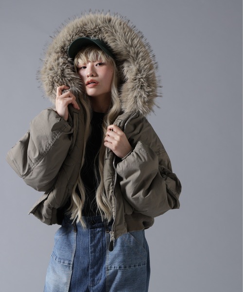BEAVER(ビーバー)の「B omnivore/ビーオムニボー COTTON NYLON FUR BLOUSON(ブルゾン・レディース・ブラック/ベージュ・FREE)」の2枚目の写真
