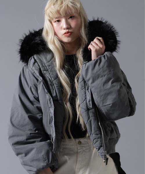 BEAVER(ビーバー)の「B omnivore/ビーオムニボー COTTON NYLON FUR BLOUSON(ブルゾン・レディース・ブラック/ベージュ・FREE)」の1枚目の写真