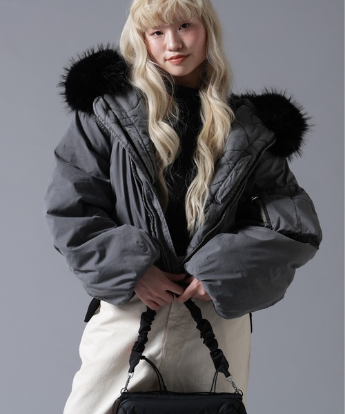 BEAVER(ビーバー)の「B omnivore/ビーオムニボー COTTON NYLON FUR BLOUSON(ブルゾン・レディース・ブラック/ベージュ・FREE)」の3枚目の写真