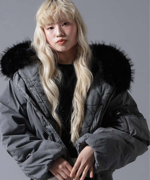 BEAVER(ビーバー)の「B omnivore/ビーオムニボー COTTON NYLON FUR BLOUSON(ブルゾン・レディース・ブラック/ベージュ・FREE)」の4枚目の写真