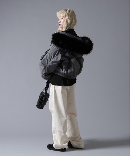 BEAVER(ビーバー)の「B omnivore/ビーオムニボー COTTON NYLON FUR BLOUSON(ブルゾン・レディース・ブラック/ベージュ・FREE)」の22枚目の写真