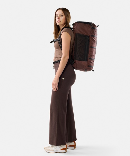 Matador(マタドール)の「Matador/マタドール 45L SEG Hybrid Travel Pack/45L セグ ハイブリッド トラベルパック(バックパック/リュック・メンズ・ワインレッド/ダークグリーン/ブラック・FREE)」の9枚目の写真