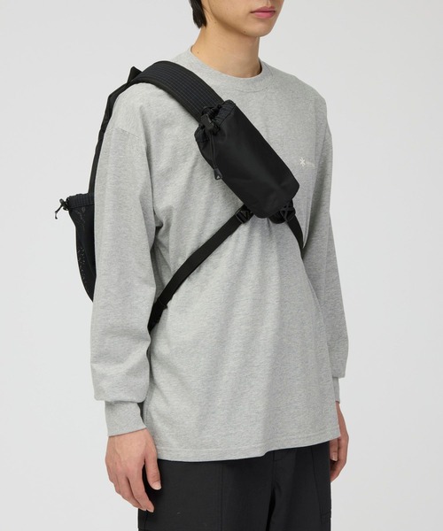 Snow Peak（スノーピーク）の「Snow Peak / Grid Sling Bag グリッド・スリングバッグ（メッセンジャーバッグ・メンズ・ブラック・ONE SIZE）」の4枚目の写真