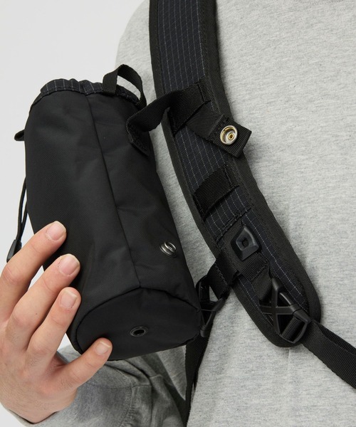 Snow Peak（スノーピーク）の「Snow Peak / Grid Sling Bag グリッド・スリングバッグ（メッセンジャーバッグ・メンズ・ブラック・ONE SIZE）」の7枚目の写真