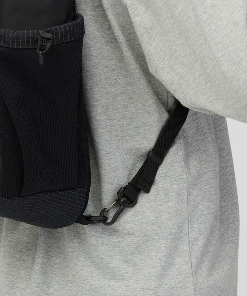 Snow Peak（スノーピーク）の「Snow Peak / Grid Sling Bag グリッド・スリングバッグ（メッセンジャーバッグ・メンズ・ブラック・ONE SIZE）」の6枚目の写真