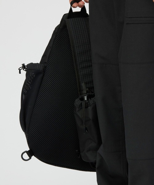 Snow Peak（スノーピーク）の「Snow Peak / Grid Sling Bag グリッド・スリングバッグ（メッセンジャーバッグ・メンズ・ブラック・ONE SIZE）」の8枚目の写真