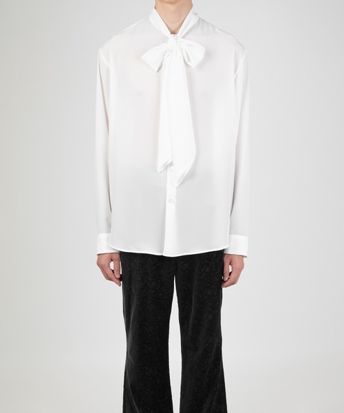 LAD MUSICIAN(ラッドミュージシャン)の「DECHINE BOW COLLAR SHIRT(Tシャツ/カットソー・メンズ・ブラック/ホワイト系/ホワイト・44/46/42)」の4枚目の写真