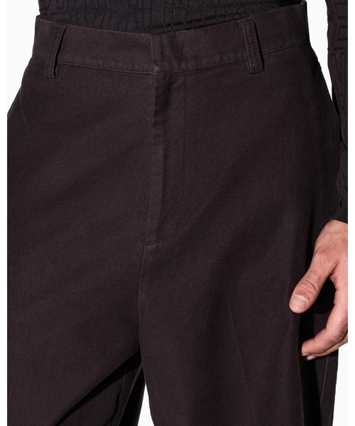 ARMANI EXCHANGE(アルマーニエクスチェンジ)の「【A|X アルマーニ エクスチェンジ】CO ルーズフィット コットンパンツ(チノパンツ・メンズ・チャコールグレー・28inch/34inch/33inch/32inch/31inch/30inch/29inch)」の4枚目の写真