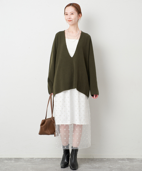SLOBE IENA(スローブイエナ)の「《WEB限定カラーあり/》echecs Vネックプルオーバー(ニット/セーター・レディース・チャコールグレー/ピンク/カーキ/ブラック・FREE)」の5枚目の写真