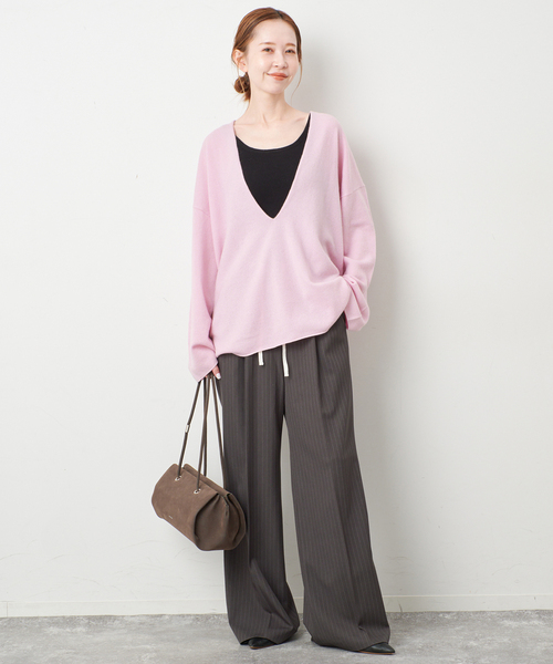 SLOBE IENA(スローブイエナ)の「《WEB限定カラーあり/》echecs Vネックプルオーバー(ニット/セーター・レディース・チャコールグレー/ピンク/カーキ/ブラック・FREE)」の6枚目の写真