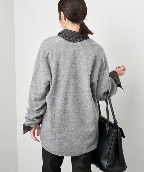 SLOBE IENA(スローブイエナ)の「《WEB限定カラーあり/》echecs Vネックプルオーバー(ニット/セーター・レディース・チャコールグレー/ピンク/カーキ/ブラック・FREE)」の14枚目の写真