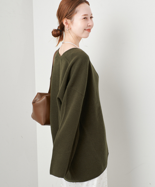 SLOBE IENA(スローブイエナ)の「《WEB限定カラーあり/》echecs Vネックプルオーバー(ニット/セーター・レディース・チャコールグレー/ピンク/カーキ/ブラック・FREE)」の19枚目の写真