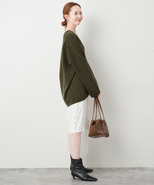 SLOBE IENA(スローブイエナ)の「《WEB限定カラーあり/》echecs Vネックプルオーバー(ニット/セーター・レディース・チャコールグレー/ピンク/カーキ/ブラック・FREE)」の22枚目の写真