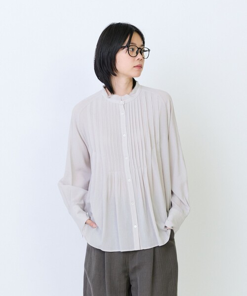 LOISIR（ロワズィール）の「リヨセルコットンボイルタックディテールブラウス（シャツ/ブラウス・レディース・チャコールグレー/カーキ/ベージュ・FREE）」の3枚目の写真