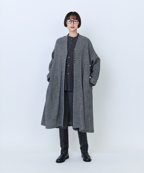 LOISIR（ロワズィール）の「リヨセルコットンボイルタックディテールブラウス（シャツ/ブラウス・レディース・チャコールグレー/カーキ/ベージュ・FREE）」の4枚目の写真