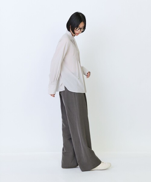 LOISIR（ロワズィール）の「リヨセルコットンボイルタックディテールブラウス（シャツ/ブラウス・レディース・チャコールグレー/カーキ/ベージュ・FREE）」の10枚目の写真