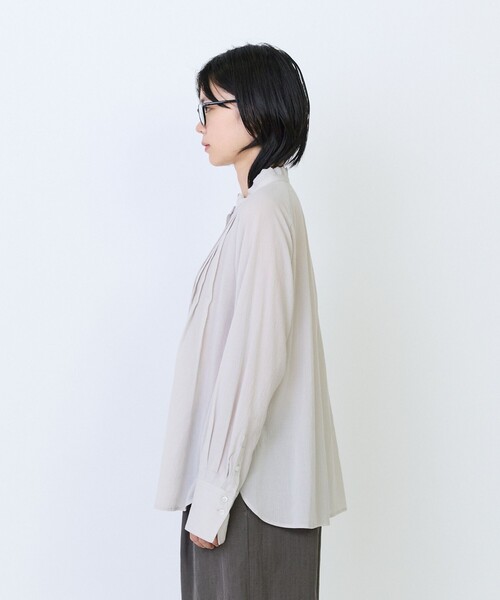LOISIR（ロワズィール）の「リヨセルコットンボイルタックディテールブラウス（シャツ/ブラウス・レディース・チャコールグレー/カーキ/ベージュ・FREE）」の15枚目の写真