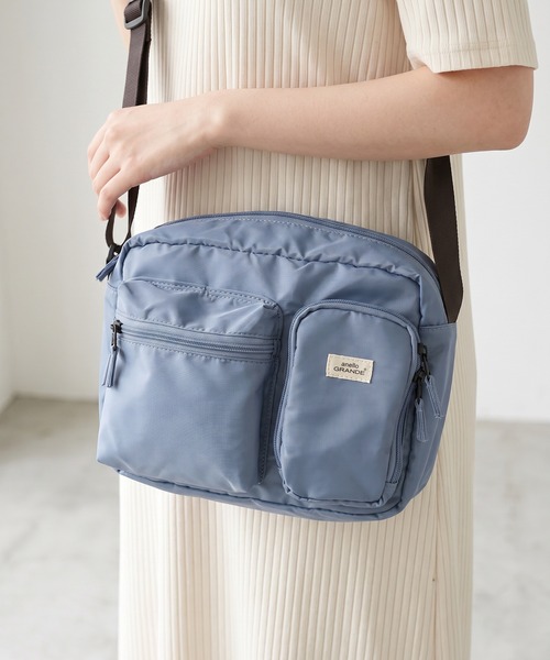 anello GRANDE（アネログランデ）の「anelloGRANDE　つやショルダーバッグ（ショルダーバッグ・レディース・ネイビー/ベージュ/ブラック/グレイッシュブルー・FREE）」の4枚目の写真