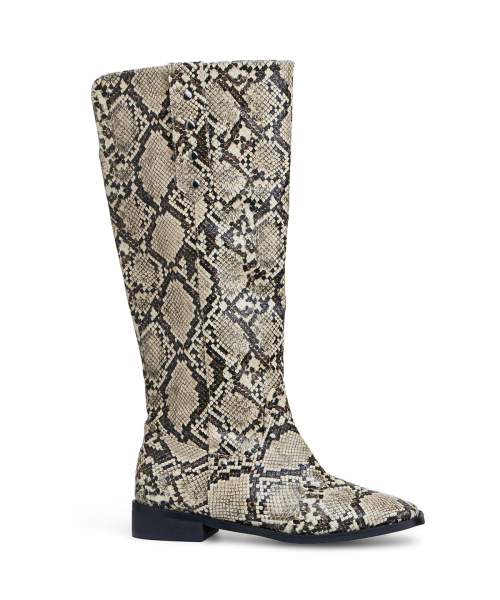 DEINET(ダイニット)の「ANIMAL STUD BOOTS IN BEIGE(ブーツ・レディース・その他・23cm/24cm/25cm)」の3枚目の写真