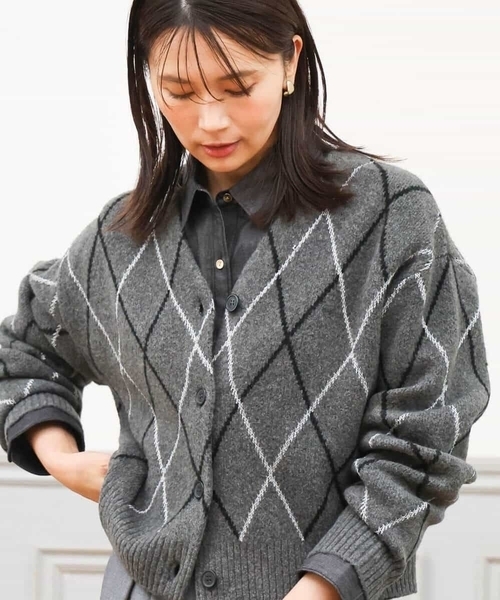 MK MICHEL KLEIN（エムケーミッシェルクラン）の「[洗える]ウールジャガードアーガイル柄ニットカーディガン（カーディガン/ボレロ・レディース・ライトブラウン/グレー・38）」の3枚目の写真