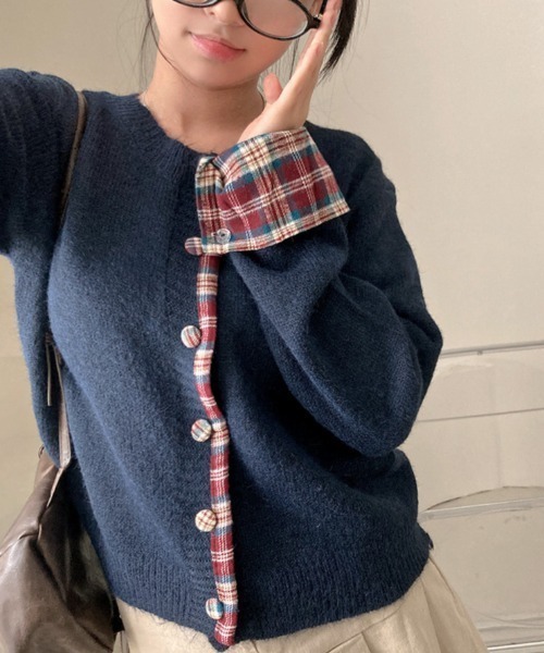 Aelina(エリナ)の「チェック柄切り替え配色ニットカーディガン(カーディガン/ボレロ・レディース・ベージュ/グレー/レッド/ネイビー・FREE)」の18枚目の写真