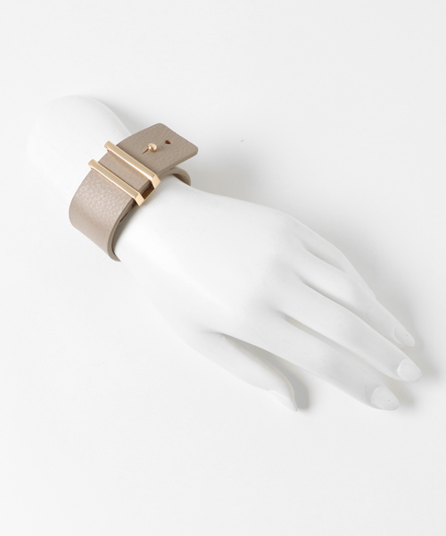 archives（アルシーヴ）の「【牛革】レザー太バングル（ブレスレット・レディース・グレー・MEDIUM）」の5枚目の写真