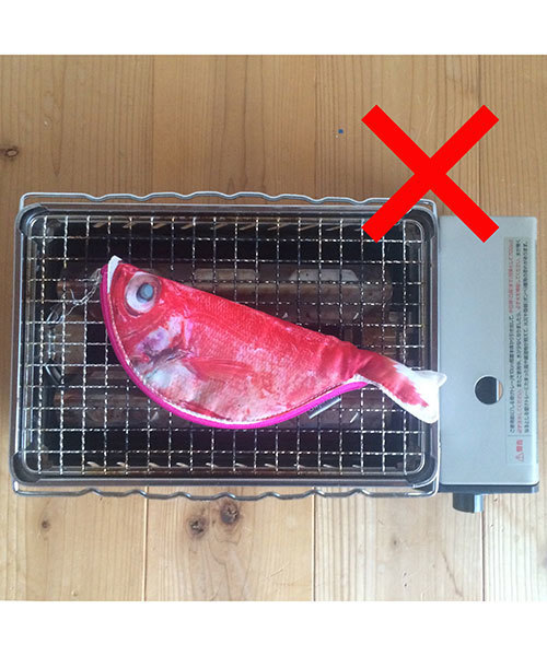 YOU+MORE!(ユーモア)の「妄想工作所さんと作った魚の開きポーチ (ポーチ・レディース・グレー/レッド/ホワイト・ONE SIZE)」の12枚目の写真