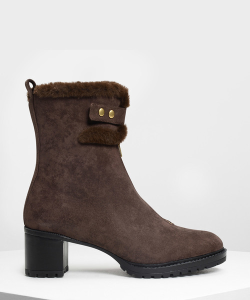CHARLES & KEITH(チャールズ & キース)の「ファーリーカフ カーフブーツ / Furry Cuff Calf Boots(ブーツ・レディース・ブラック/ダークブラウン/オリーブ・23cm/23.5cm/24.5cm/25cm/25.5cm)」の1枚目の写真