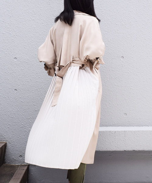 PICCIN(ピッチン)の「バックプリーツトレンチコート(トレンチコート・レディース・ベージュ/ネイビー/カーキ・MEDIUM/LARGE)」の13枚目の写真