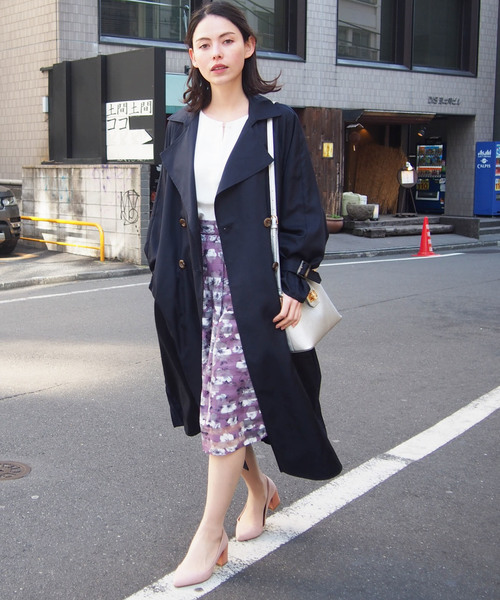 PICCIN(ピッチン)の「バックプリーツトレンチコート(トレンチコート・レディース・ベージュ/ネイビー/カーキ・MEDIUM/LARGE)」の9枚目の写真