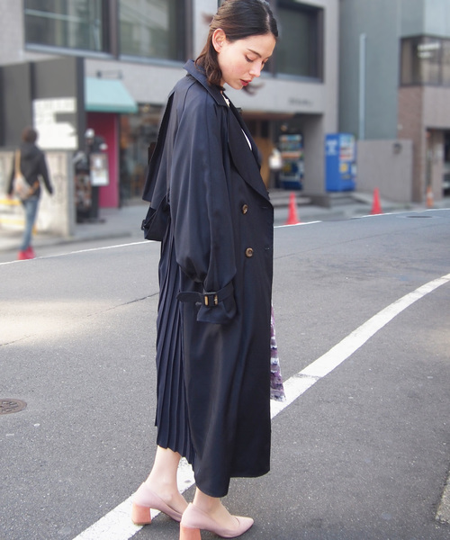 PICCIN(ピッチン)の「バックプリーツトレンチコート(トレンチコート・レディース・ベージュ/ネイビー/カーキ・MEDIUM/LARGE)」の7枚目の写真