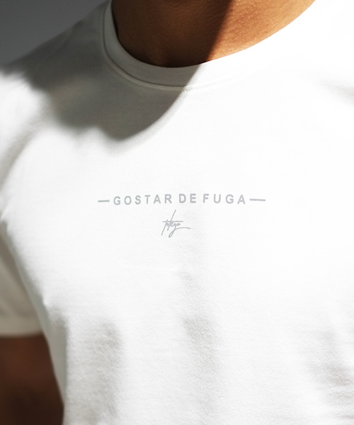 GOSTAR DE FUGA（ゴスタール ジフーガ）の「リフレクター英字プリント半袖カットソー/半袖Tシャツ（Tシャツ/カットソー・メンズ・ホワイト/ブラック・M/L）」の3枚目の写真