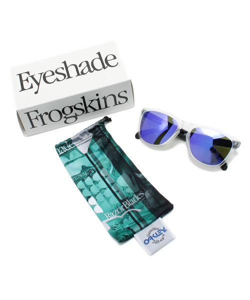 BEAMS（ビームス）の「OAKLEY / Frogskins 30th（サングラス・メンズ・ブラック/その他1・ONE SIZE）」の3枚目の写真