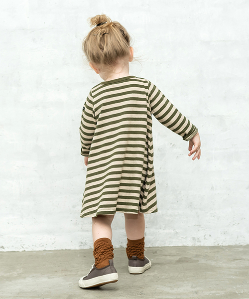 quoti use fith(クゥオティ ユース フィス)の「ボーダー 長袖 ひざ丈ワンピース(ワンピース・キッズ・ベージュ/カーキ/レッド/ネイビー/グレー/ブラック・80/90/100/110/120/130)」の8枚目の写真