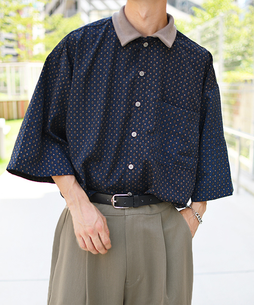 kutir（クティール）の「リブ襟柄シャツ（シャツ/ブラウス・メンズ・ブラック/ネイビー/マスタード・MEDIUM/LARGE）」の2枚目の写真