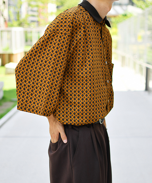 kutir（クティール）の「リブ襟柄シャツ（シャツ/ブラウス・メンズ・ブラック/ネイビー/マスタード・MEDIUM/LARGE）」の14枚目の写真