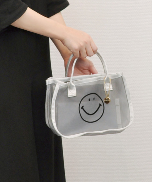 cache cache（カシュ カシュ）の「カシュカシュ cachecache / スマイルモチーフメッシュバッグインバッグ（ポーチ・レディース・ブラック/イエロー/ピンク/ベージュ/パープル/グレー・FREE）」の2枚目の写真