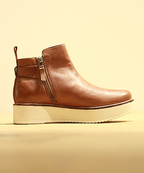 And A（アンドエー）の「バックストラップショートブーツ（ブーツ・レディース・ブラック/ブラウン・24.5cm/23.5cm）」の4枚目の写真