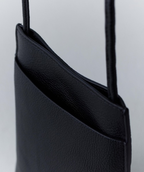 WYM LIDNM（ウィム バイ リドム）の「SHRINK EMBOSS LEATHER SHOULDER BAG（ショルダーバッグ・メンズ・ダークブラウン/ブラック・FREE）」の18枚目の写真
