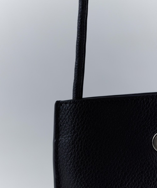 WYM LIDNM（ウィム バイ リドム）の「SHRINK EMBOSS LEATHER SHOULDER BAG（ショルダーバッグ・メンズ・ダークブラウン/ブラック・FREE）」の20枚目の写真