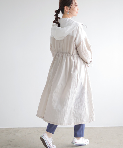 Green　Parks（グリーンパークス）の「軽量ロングマンパ＊（マウンテンパーカー・レディース・オフホワイト/ライトカーキ・FREE）」の2枚目の写真