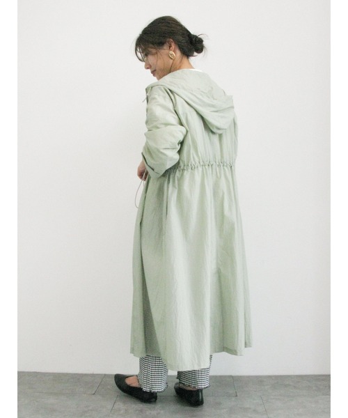 Green　Parks（グリーンパークス）の「軽量ロングマンパ＊（マウンテンパーカー・レディース・オフホワイト/ライトカーキ・FREE）」の6枚目の写真