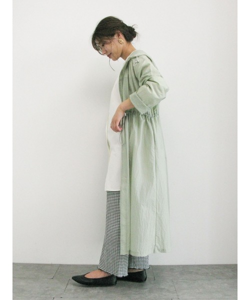 Green　Parks（グリーンパークス）の「軽量ロングマンパ＊（マウンテンパーカー・レディース・オフホワイト/ライトカーキ・FREE）」の7枚目の写真