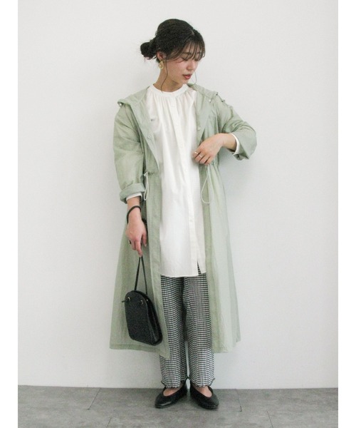 Green　Parks（グリーンパークス）の「軽量ロングマンパ＊（マウンテンパーカー・レディース・オフホワイト/ライトカーキ・FREE）」の11枚目の写真