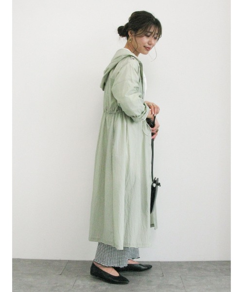 Green　Parks（グリーンパークス）の「軽量ロングマンパ＊（マウンテンパーカー・レディース・オフホワイト/ライトカーキ・FREE）」の12枚目の写真