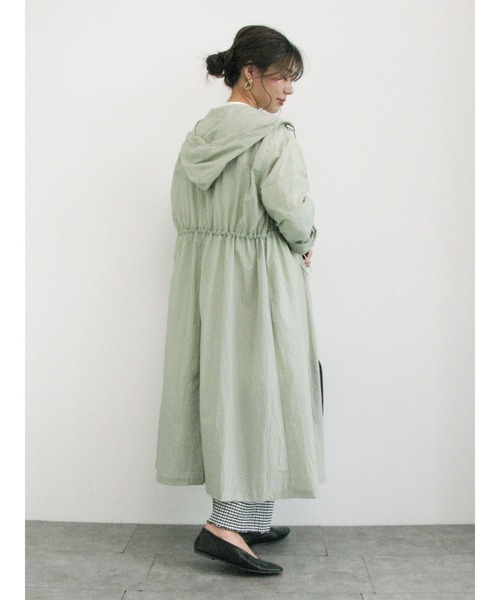 Green　Parks（グリーンパークス）の「軽量ロングマンパ＊（マウンテンパーカー・レディース・オフホワイト/ライトカーキ・FREE）」の13枚目の写真