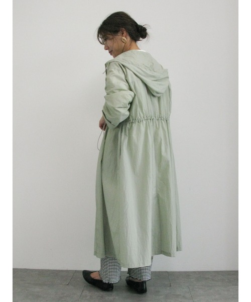 Green　Parks（グリーンパークス）の「軽量ロングマンパ＊（マウンテンパーカー・レディース・オフホワイト/ライトカーキ・FREE）」の14枚目の写真