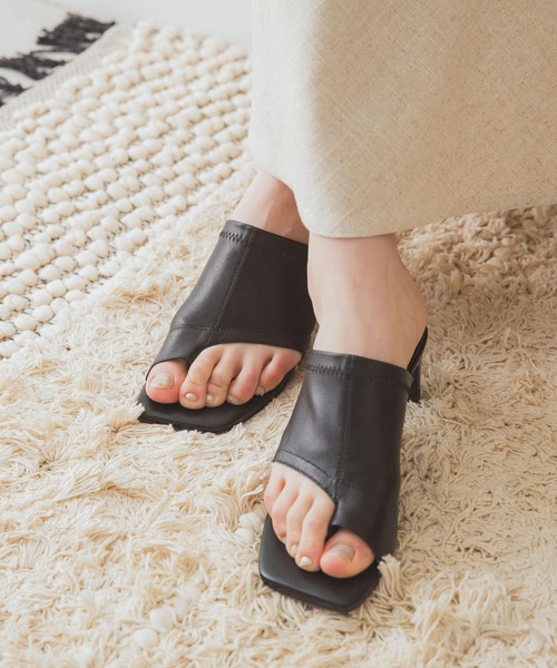 URBAN RESEARCH（アーバンリサーチ）の「ストレッチレザーミュール（サンダル・レディース・ブラック/グレー系その他/ブルー系その他・37/38）」の2枚目の写真